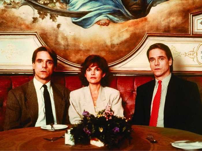 "Dead Ringers" explores the mysterious deaths of a pair of creepy, co-dependent twin brothers.