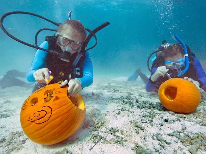 These carvers created their displays under water.