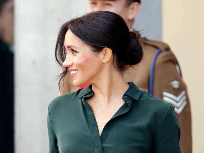 For an early October appearance in 2018, Meghan Markle wore an emerald pencil skirt and forest green blouse.