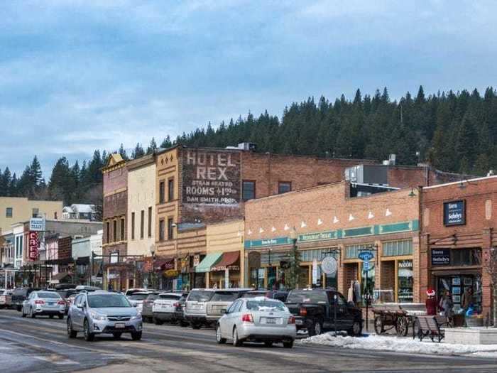 Truckee, California, is a super outdoorsy town that sits on the California-Nevada border in the Sierra Nevada Mountains near Lake Tahoe, the biggest alpine lake in the US.