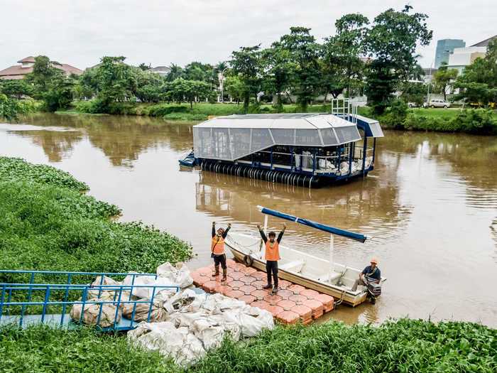 The solar powered vehicle autonomously collects plastic from rivers before it can reach the ocean, moving with river currents.