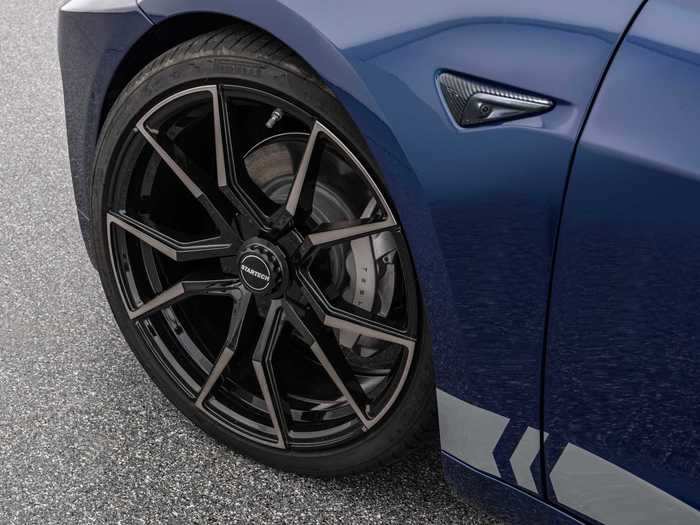 Startech designed 20-inch alloy wheels specifically for the Model 3. The hub cover comes in black, silver, red, and blue.