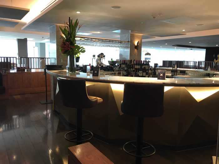 The focal point of the lounge is the circular bar, which you see as soon as you walk in.