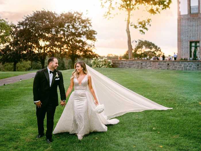 Persico also paired the dress with a floor-length veil.