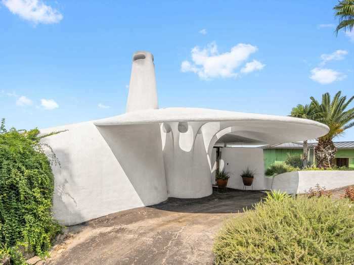 Built from steel and gunite, the home is an example of 1970s organic architecture, which sought to promote harmony between architecture and nature, according to Weird Homes Tour.