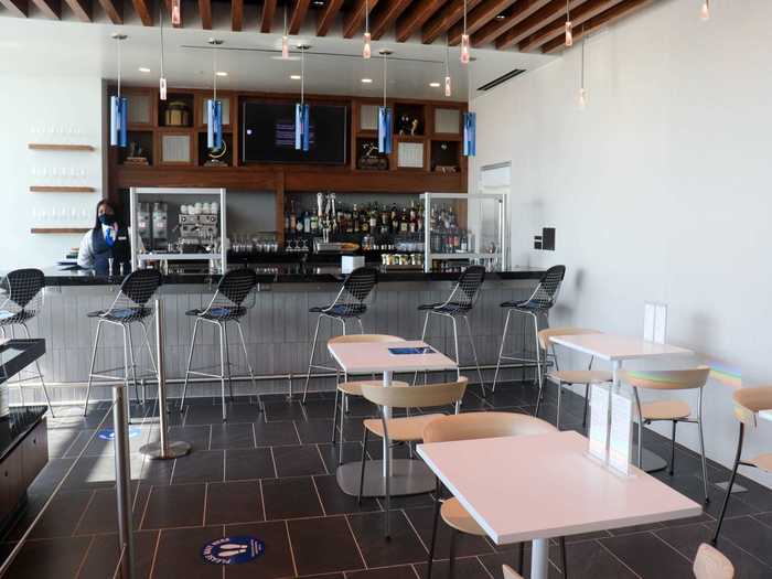 5. Three full-service bars: All alcoholic drinks are complimentary in the lounge, another differentiating feature compared to airline lounges that charge for non-well or house drinks.