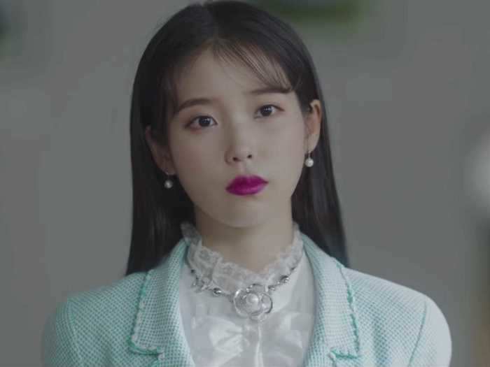 An ordinary man takes a job at a fancy retreat for wandering spirits on "Hotel Del Luna."