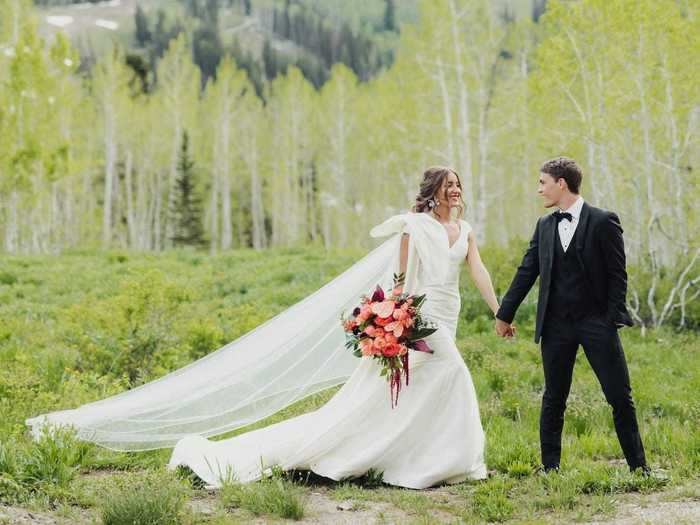 Georgianna also paired the look with a floor-length veil.