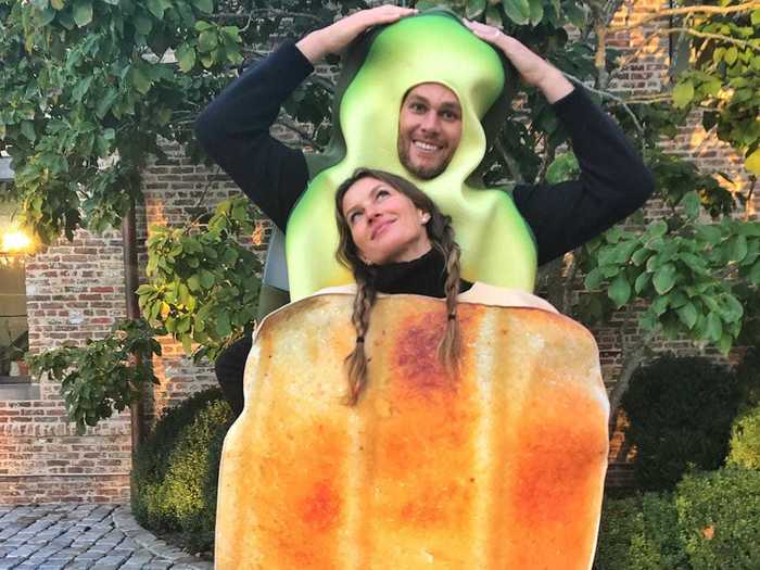 Gisele Bündchen and Tom Brady coupled up to make avocado toast.