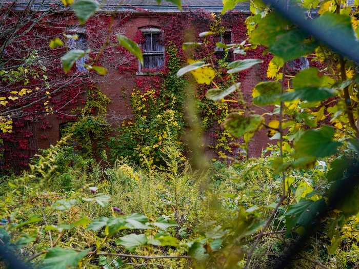 This building was the last multi-story brick barrack built in the park and was used to house soldiers.