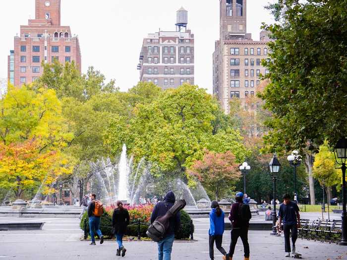 In 1827, the area was declared a public space and the city started transforming it into a town square.