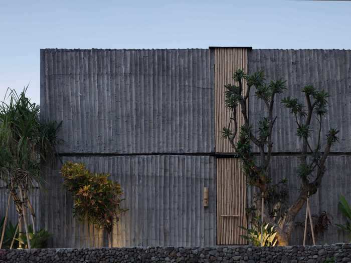 To celebrate the spirit of Tejakuma and Bali, Brunsdon and local studio Manguning designed the hotel using local concrete and bamboo.