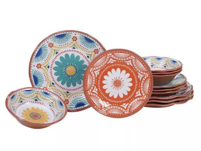 Mix up your dinnerware with this 12-piece Vera Cruz set.