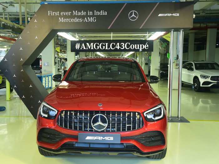 The AMG GLC 43 Coupe is powered by an AMG 3.0-litre V6 bi-turbo engine, which delivers a peak torque of 520 Nm. The V6 engine offers a 4MATIC four-wheel drive with a front/rear axle split of 31% to 69%.