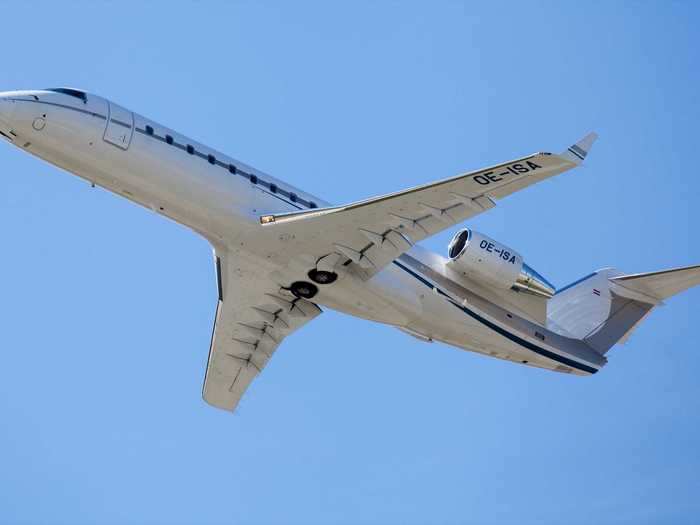 The Challenger 850 has a top speed of Mach .85, allowing the newlywed flyers to make the most out of their two hours.