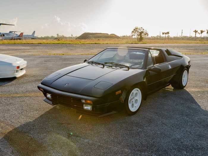 The selling dealer is asking $139,000 for this 1988 Lamborghini Jalpa.