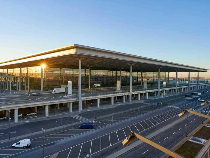 The centerpiece of the airport is the new arrivals and departures hall for Terminal 1.