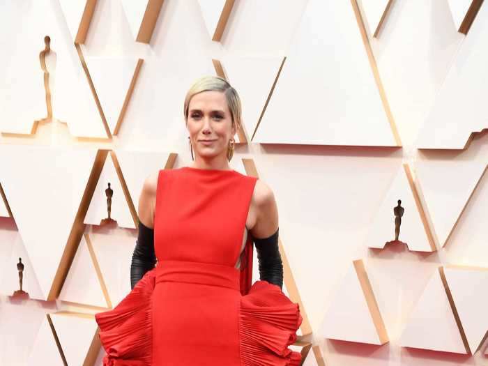 Kristen Wiig was photographed at the 2020 Oscars in a Valentino Couture gown that many people on Twitter compared to lasagna noodles.