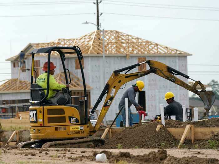 11. Construction of buildings: 80.8% of the decline has recovered by October.