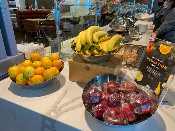 Healthier snack options like apples, oranges, and bananas were also available.