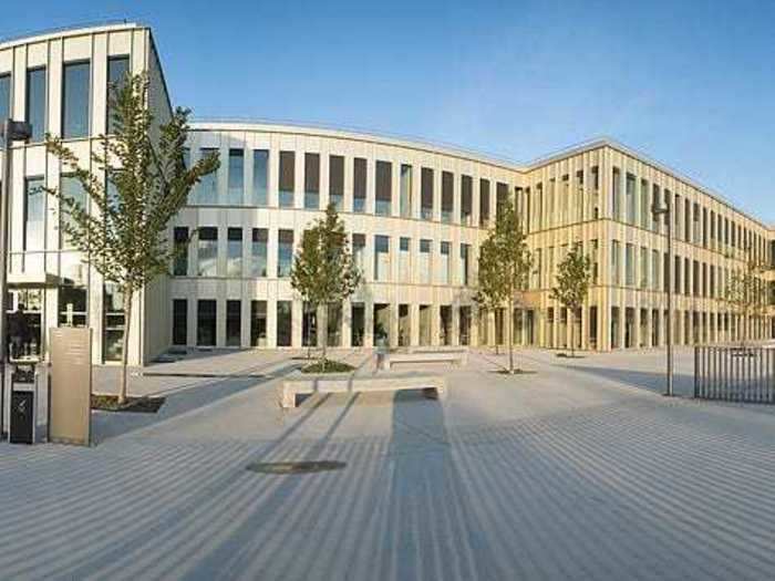 18. HEC Paris