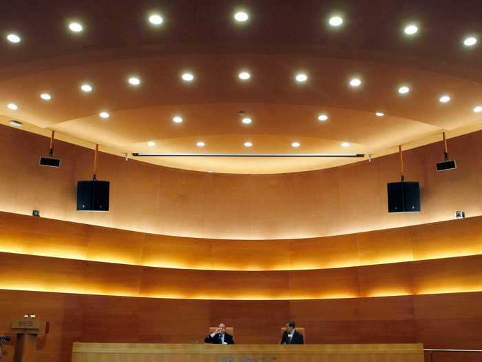 19. IESE Business School