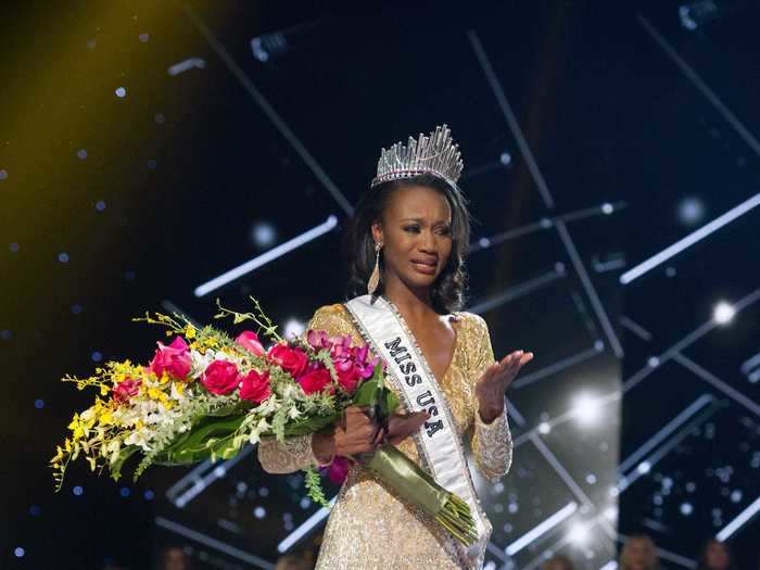 Deshauna Barber was crowned Miss USA 2016 and wore a unique long-sleeved gown.