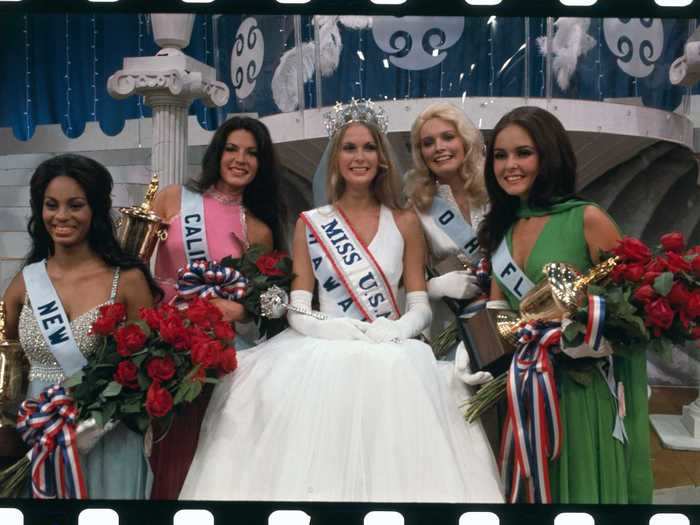 Tanya Wilson (center) was crowned Miss USA 1972.