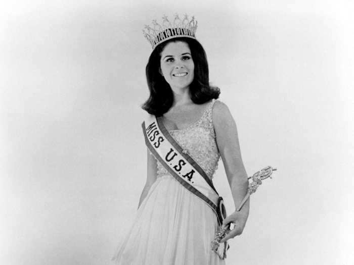 Cheryl Ann Patton was crowned Miss USA 1967 in a dress with a pleated skirt.