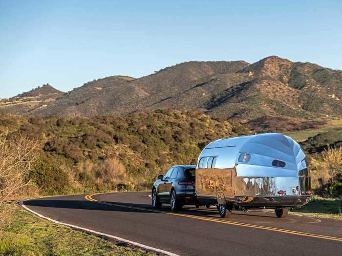 This means the trailer can be driven from Los Angeles to Miami or New York City, and back, on one charge, according to its maker.