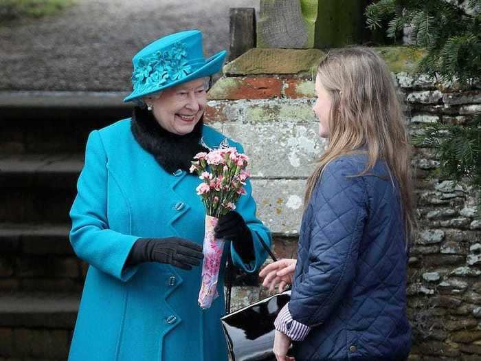 The Queen has been known to accept flowers from her fans.