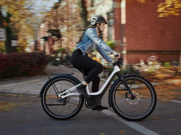 Using handlebar-mounted controls, riders can switch between four levels of pedal assist: eco, tour, sport, and boost.