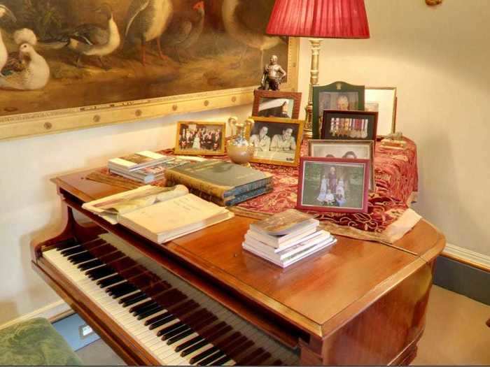 More family photos grace the top of the piano.