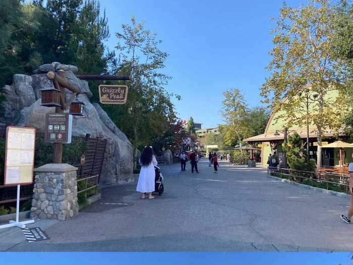 If you want a quieter place to sit and eat, take your food all the way down to Grizzly Peak.