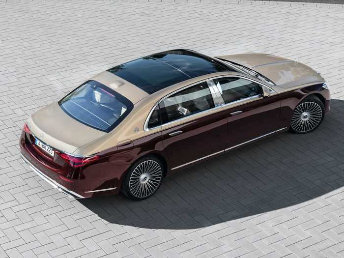 It comes in ten two-tone paint options, a signature Maybach feature.