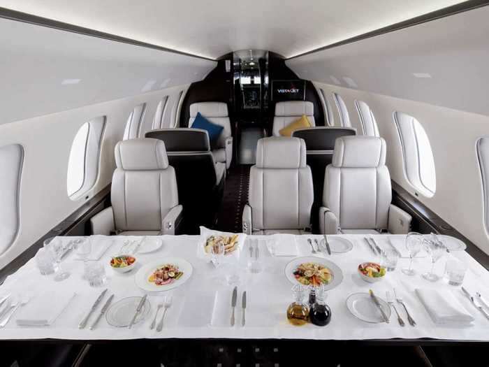 The tables can also be connected by a sleeve that blocks the aisle, ideal when four or more passengers are sharing a meal.