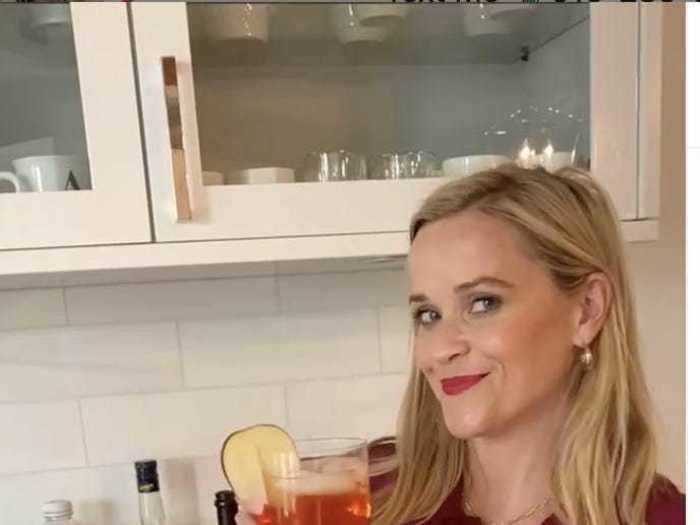 Reese Witherspoon delighted fans when she demonstrated how to make her favorite fall cocktail last month.