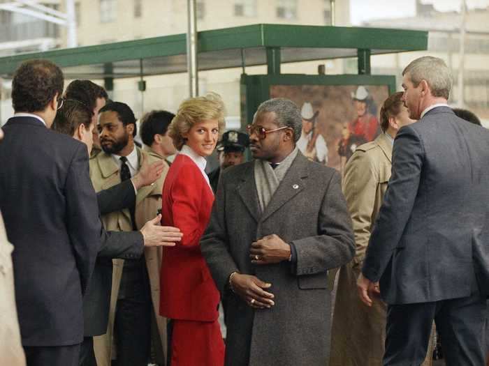 On her final day in the Big Apple, Diana paid a visit to the Harlem Hospital, where she spoke with doctors and visited the AIDS unit. At one point, Diana, picked up and hugged a 7-year-old AIDS patient, generating a flurry of positive press attention.