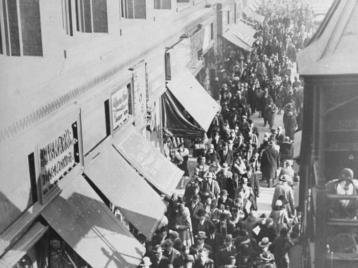 ... and holiday crowds existed even in the 1920s.