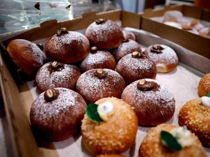 Sufganiyot can contain fillings other than jelly.