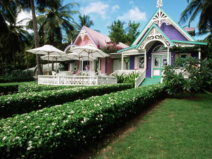 With new landowners free to design their homes according to their specific tastes, the 100-or-so villas on the island each have their own unique style.