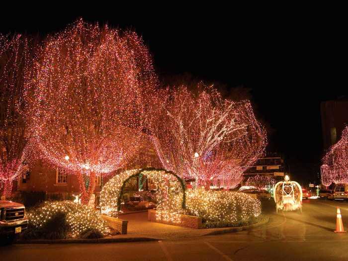 In Arkansas, people follow the Trail of Holiday Lights from one end of the state to the other.