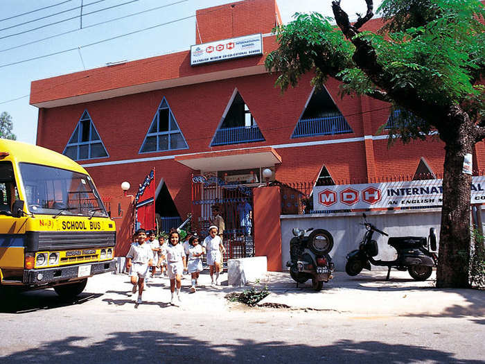 Gulati was also a well-known philanthropist. He operated a hospital with 250 beds in Delhi under the name of Mahashay Chuni Lal Charitable Trust. The charitable trust operates a mobile hospital that reaches out to slum dwellers. It also runs four schools and provides financial support to people in need.