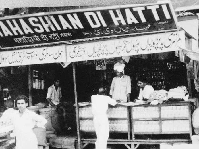 The spice-maker gained local fame, and as the business took off, he rented another shop in Chandni Chowk in 1953 and then later decided to purchase land in Kirti Nagar in 1959 to build his own factory. MDH was established in 1959 and he built the brand into a global empire, spanning in various parts of the world, including the UK, Europe, UAE, Canada, etc.