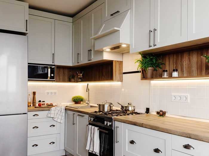 A poorly planned layout can lead to a dysfunctional and odd-looking kitchen.