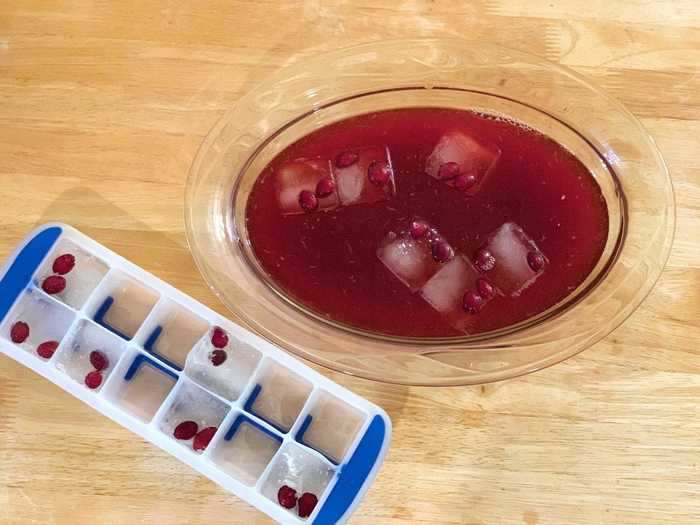 Then it was time for the final step: adding ice cubes that I had frozen with cranberries inside.