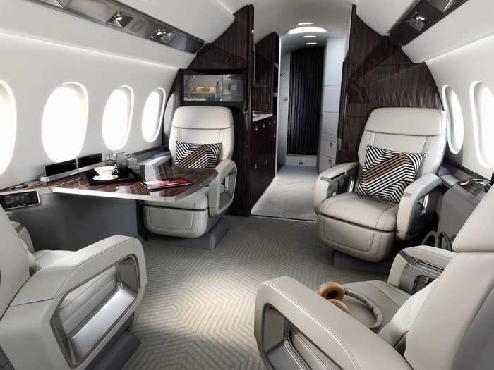 Each pair is on opposite sides of the 8.5-foot wide cabin, allowing for a large aisle in the middle. This is where the ultra widebody name comes in as the 6X has a wider cabin than anything from Gulfstream or Bombardier.