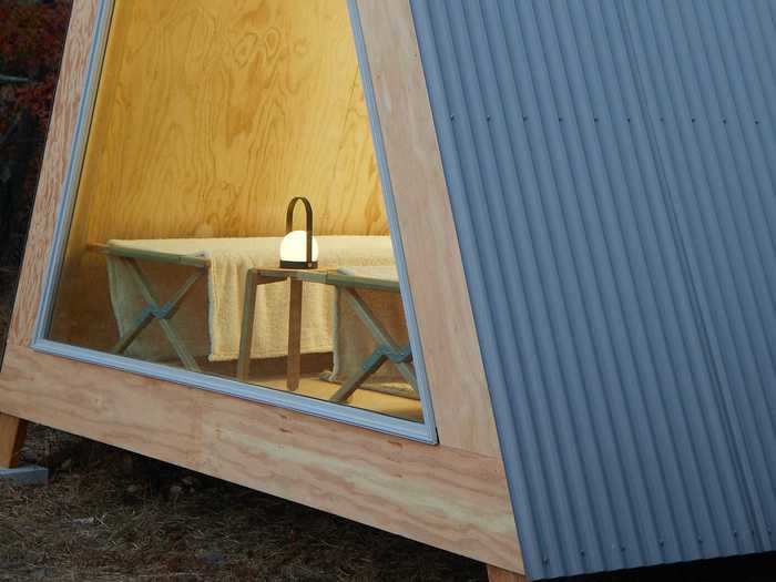 Like a tent, the cabin can be easily assembled and disassembled and is portable.