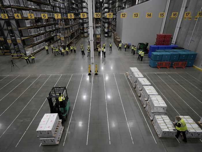 Around 6:30 AM on Sunday, December 13, mask-clad workers gathered at the Pfizer warehouse in Portage, Michigan, to package and load the COVID-19 vaccine.