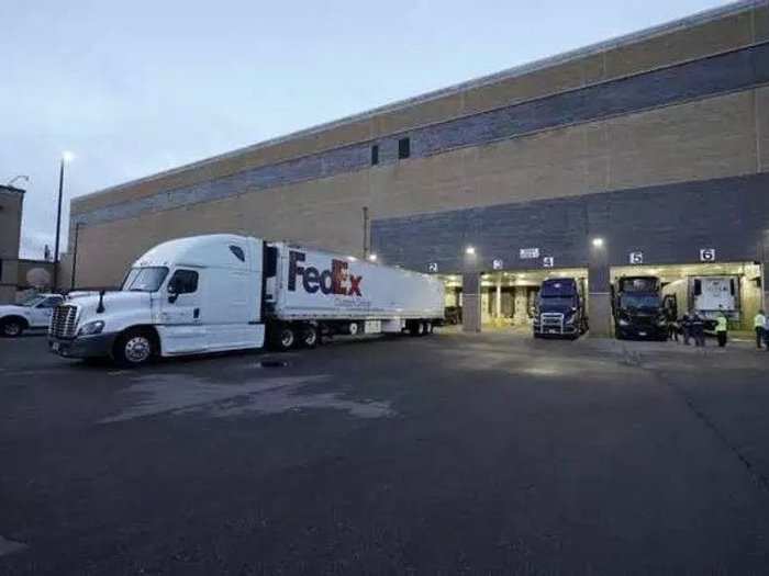 ​The US kicks off vaccine program as trucks full off Pfizer’s COVID-19 vaccine leave Michigan